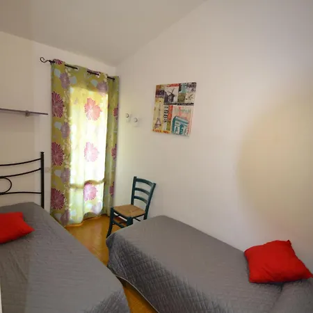 Daire Comfy Flat With Garden And Pool