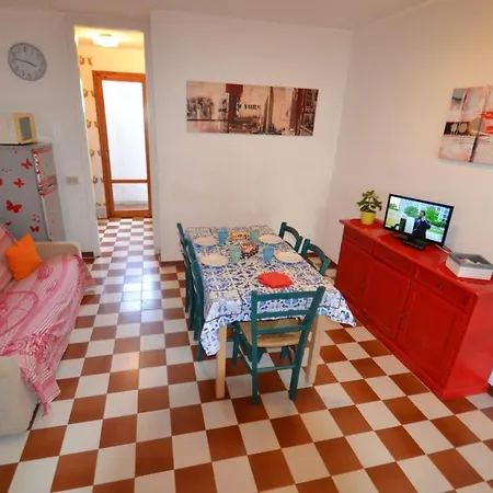 Comfy Flat With Garden And Pool شقة بيبيوني