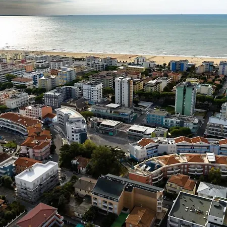 Apartment Comfy Flat With Garden And Pool